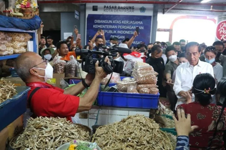 Presiden Jokowi blusukan di Pasar Badung Denpasar