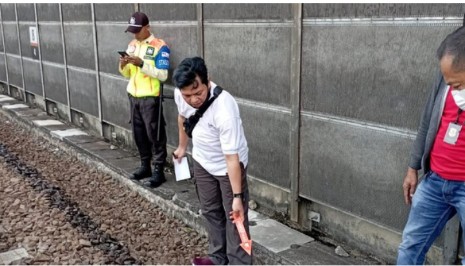 3 Aktivitas David Jacobs Terekam CCTV Sebelum Tergeletak di Pinggir Rel