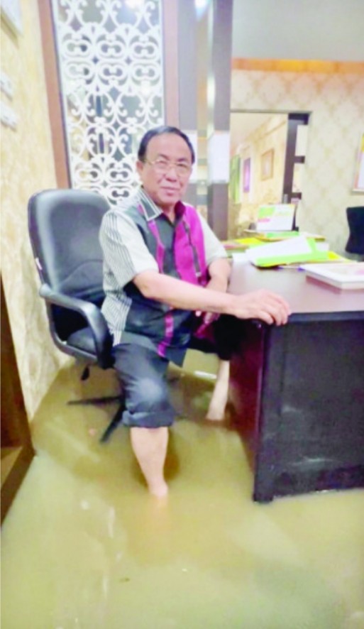 Rumah Dinas Bupati Kabupaten Indragiri Hilir Ikut Terendam