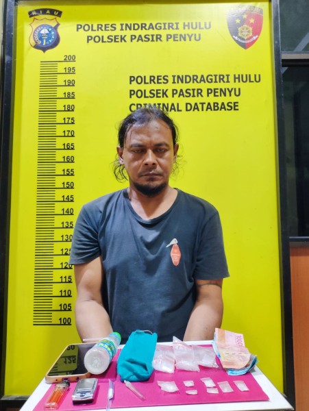 Kantong Hitam Berisi Sabu, Adi Asil Diciduk Polisi di Desa Batu Gajah