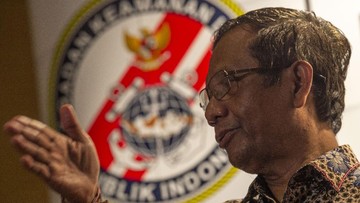 Mahfud: Jokowi Tak Bisa Tolak Pencopotan Aswanto dari Hakim MK