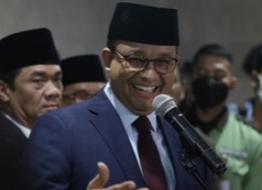 Anies Respons Bjorka Sambil Tertawa: Kebanyakan Salah Datanya