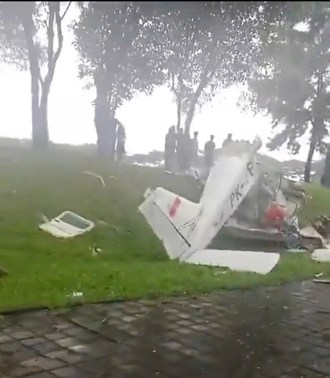 3 Korban pesawat Latih Jatuh di Jalan BSD Grand Boulevard