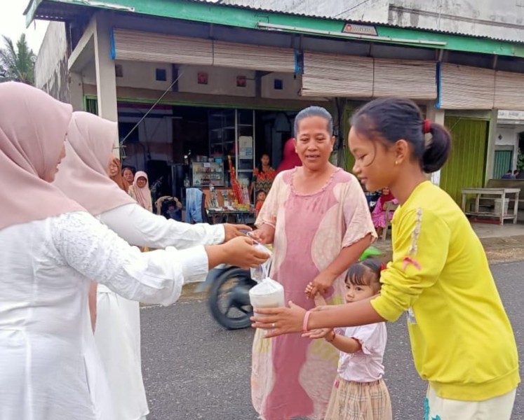 Kepala SDN 017 Sungai Guntung, Pendidikan Karakter Lewat Pesantren Kilat dan Kegiatan Berbagi Takjil