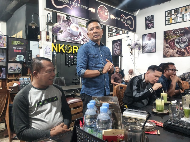 Ngopi Bareng Wartawan, Kapolsek Rengat Barat AKP Sunaryo Beberkan Capaian 31 Hari Kerja