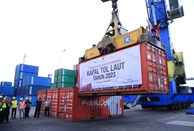 Kemenhub Lepas Pelayaran Perdana Tol Laut Tahun Anggaran 2023 di Surabaya