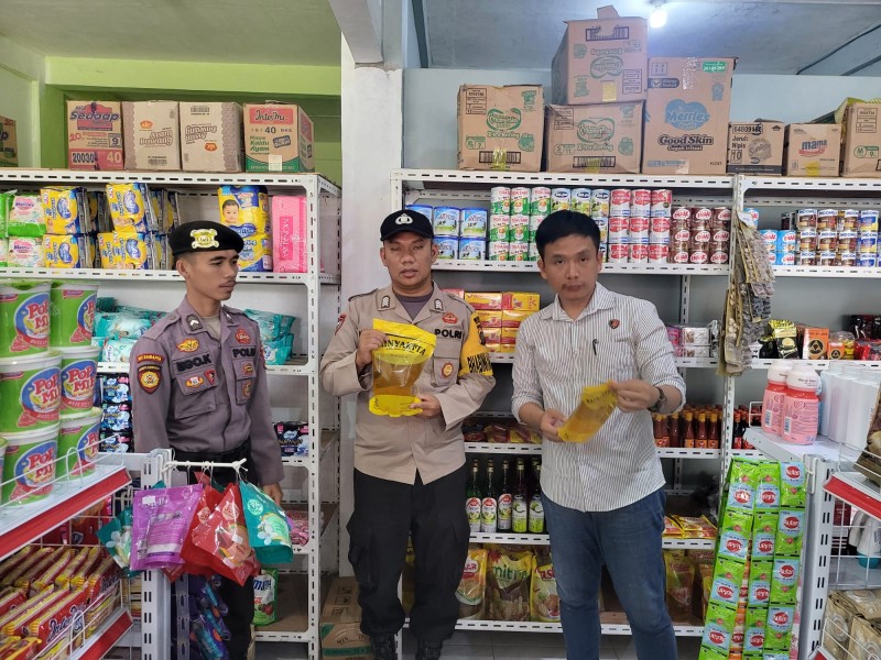 Polres Inhu Pastikan Tidak Ada Penyimpangan Minyak Goreng Bersubsidi di Batang Cenaku