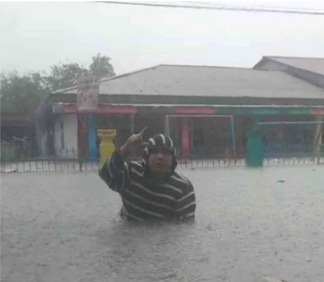 Minta Keadilan, Ketua RW 11 Tangkerang Tengah Menjerit-jerit di Tengah Banjir dan Ultimatum Pemko Pekanbaru