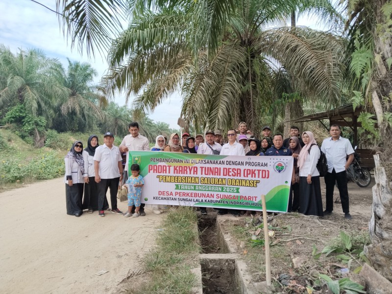 Pembersihan Drainase di Desa Perkebunan Sungai Parit Dijalankan Lewat Program PKTD