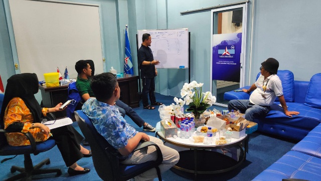 Digiring Bendi dan Kompang,  DPD Partai Demokrat Riau Daftar Bacaleg ke KPU