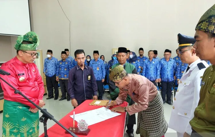 Dapat jabatan Kadisdukcapil, Bupati Meranti minta Widodo tuntaskan pendataan P3KE