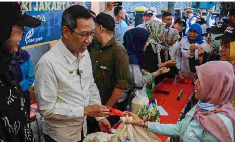Stabilkan Harga Pangan, Heru Jual 3.000 Paket Sembako Murah