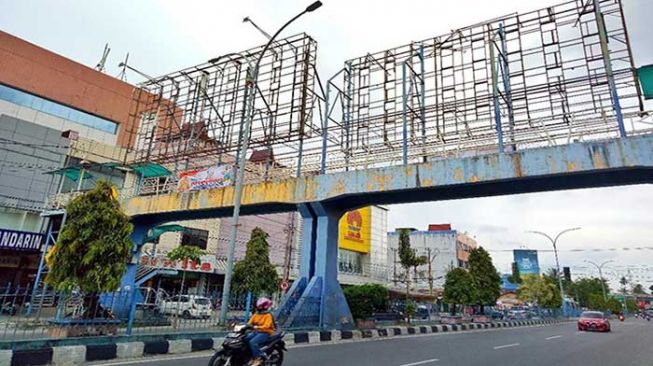 Jadi Aset Pemko Pekanbaru, 126 Tiang Reklame Ilegal Masuk Lelang
