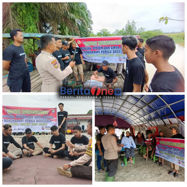 Masih Terendam Banjir, Polres Inhu Tetap Bersilaturahmi Dengan Warga Pulau Gajah