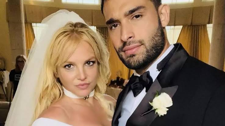 Gaun Pengantin Britney Spears Dibuat Selama 700 Jam