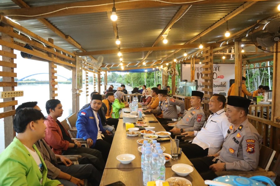 Sinergitas Polres Inhu dan Mahasiswa Terjalin Melalui Buka Puasa Bersama dan Pantauan Banjir