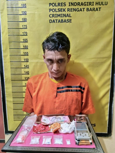 Polsek Rengat Barat Tangkap Pria di Warung Nasi Pematang Reba, Sabu Ditemukan dalam Jok Motor