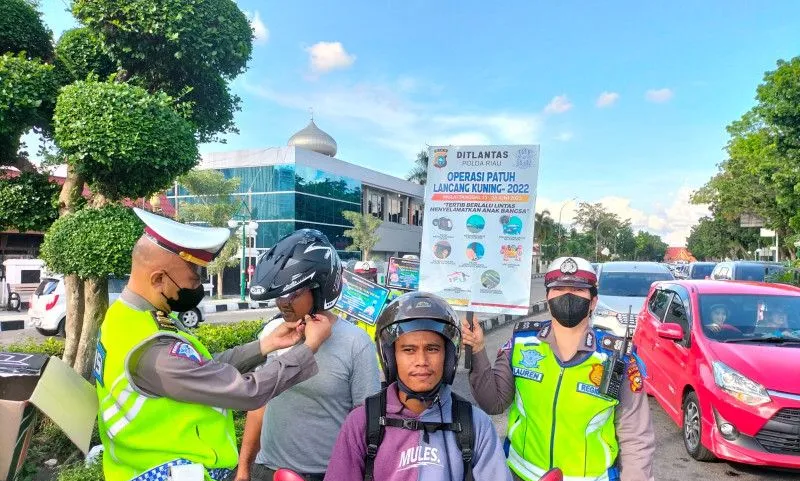 Ditlantas Polda Riau Turun ke Jalan Edukasi dan Motivasi Masyarakat