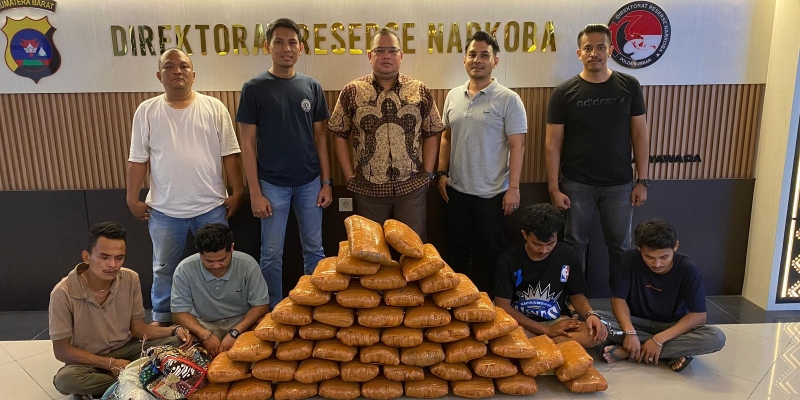 Polda Sumbar Gagalkan Peredaran 47 Kg Ganja