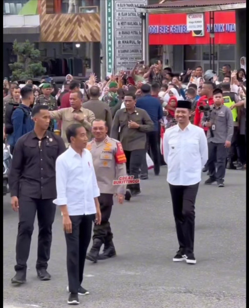 Tinjau Lokasi Banjir Bandang, Presiden Joko Widodo dan Iriana Menuju Sumbar
