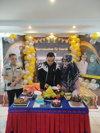 Camat Bukit Raya Mendapatkan Surprise dari ASN dan THL