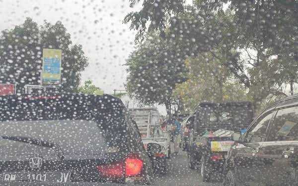 Waspada, Hujan Disertai Angin Kencang akan Mengguyur Riau