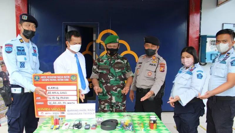 Razia Gabungan Rutan Siak Temukan Ponsel hingga  Rakitan