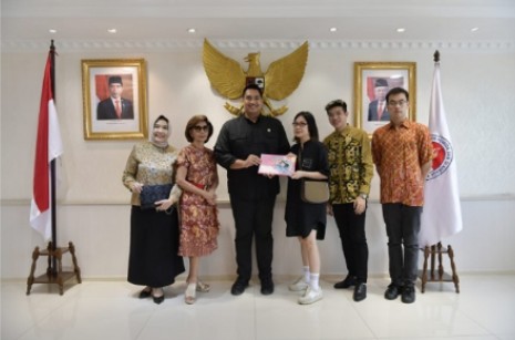 Menpora Dito Apresiasi Natalia Sutrisno Tjahja Sebagai Pencipta Lagu ASEAN Para Sports