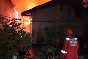 Bangunan Kantin di Disdik Riau Terbakar