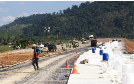 Pelni Logistics Terlibat Bangun Tol Lingkar Pekanbaru, Kirim Dump Truc Pengangkut Batu Split