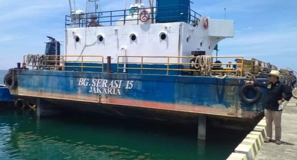 Pelabuhan Munte Di Lutra Distribusi Perdana CPO, Petani Berharap Harga TBS Meningkat