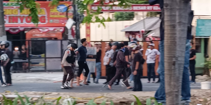 Massa Penyerang Polres Metro Bekasi Kota Dipukul Mundur hingga Arah Kranji