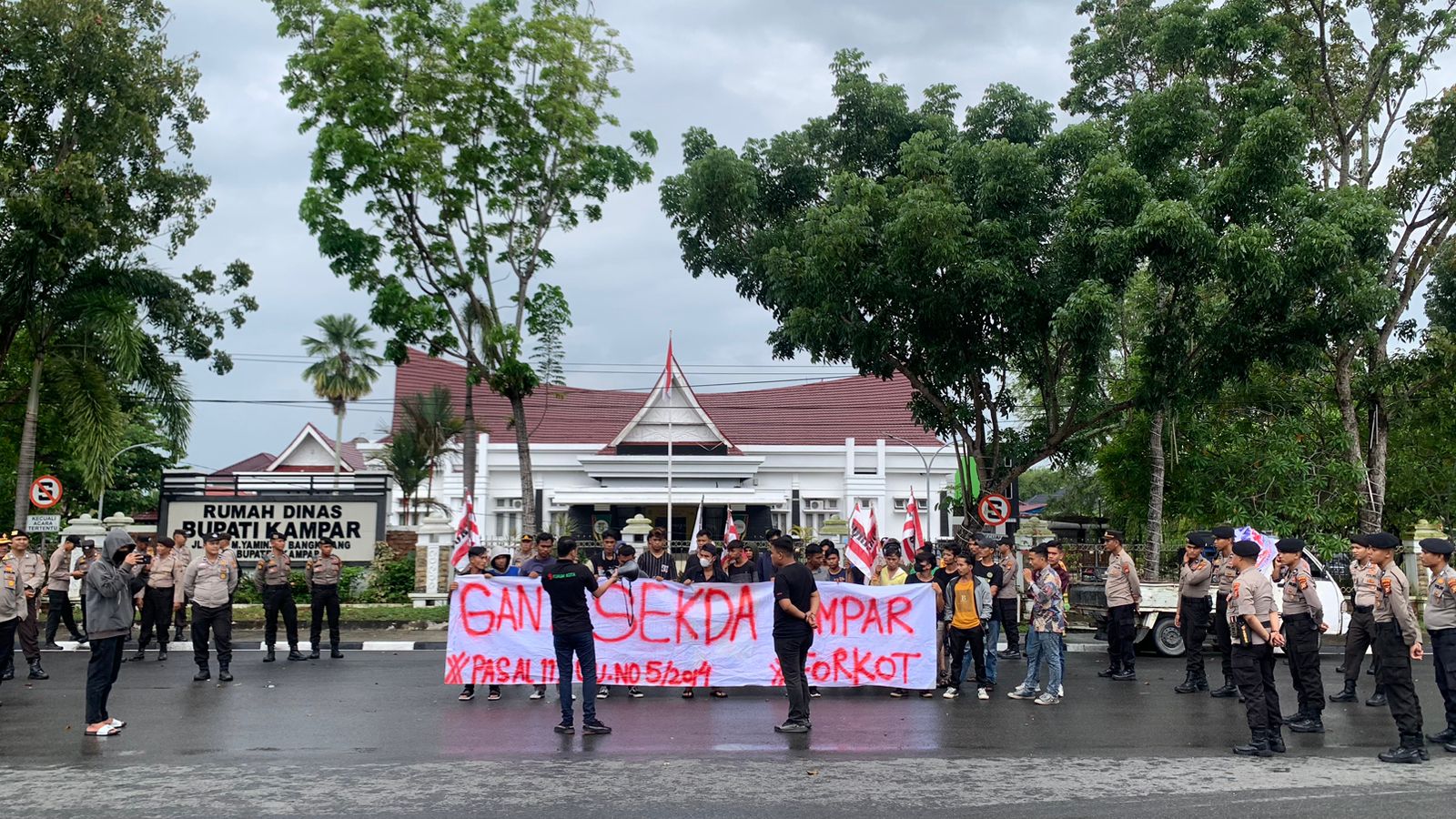 Forkot Kampar Lakukan Aksi Demo, Desak Pj Bupati Kampar Segera Ganti Sekda