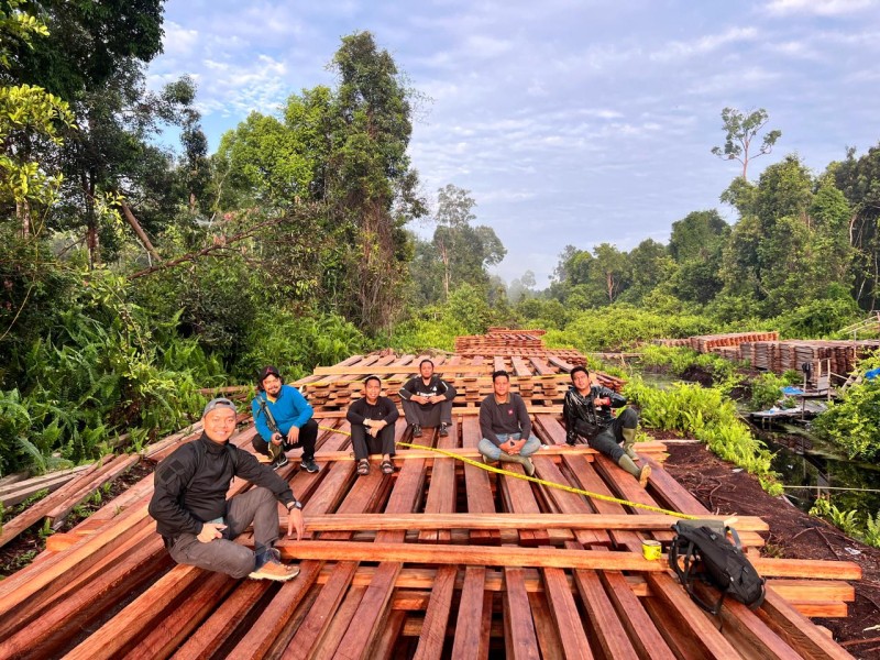 Operasi Berhari-hari, Polres Inhu dan Tim Gabungan Berhasil Ungkap Tumpukan Kayu Ilegal di Kawasan Hulu Sungai Gaung