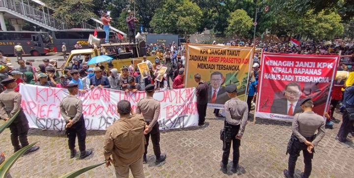Massa SDR Tagih Janji KPK Tangkap Kepala Bapanas