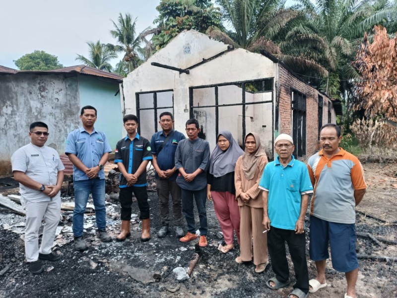 Pemerintah Desa dan PT PAS Bersinergi Bantu Warga Terdampak Musibah Kebakaran
