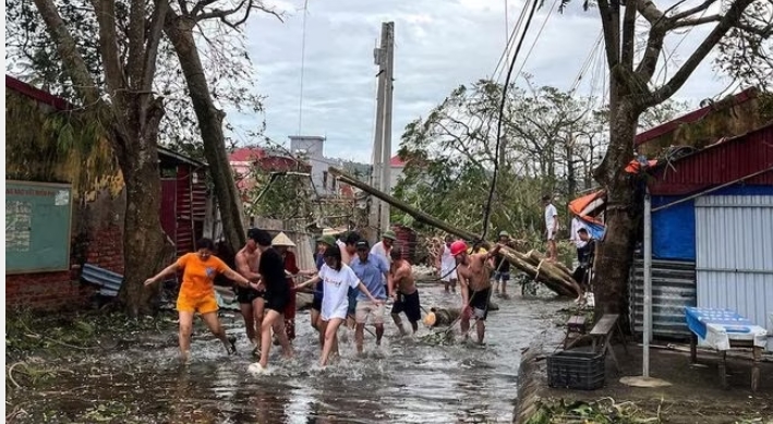 Topan Super Yagi Picu Kehancuran di Vietnam-China, 63 Orang Tewas