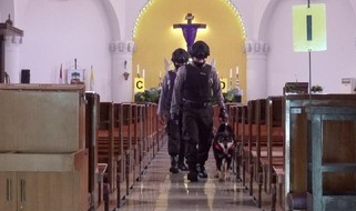 Pengamanan Ketat Gereja Berbagai Daerah Jelang Natal