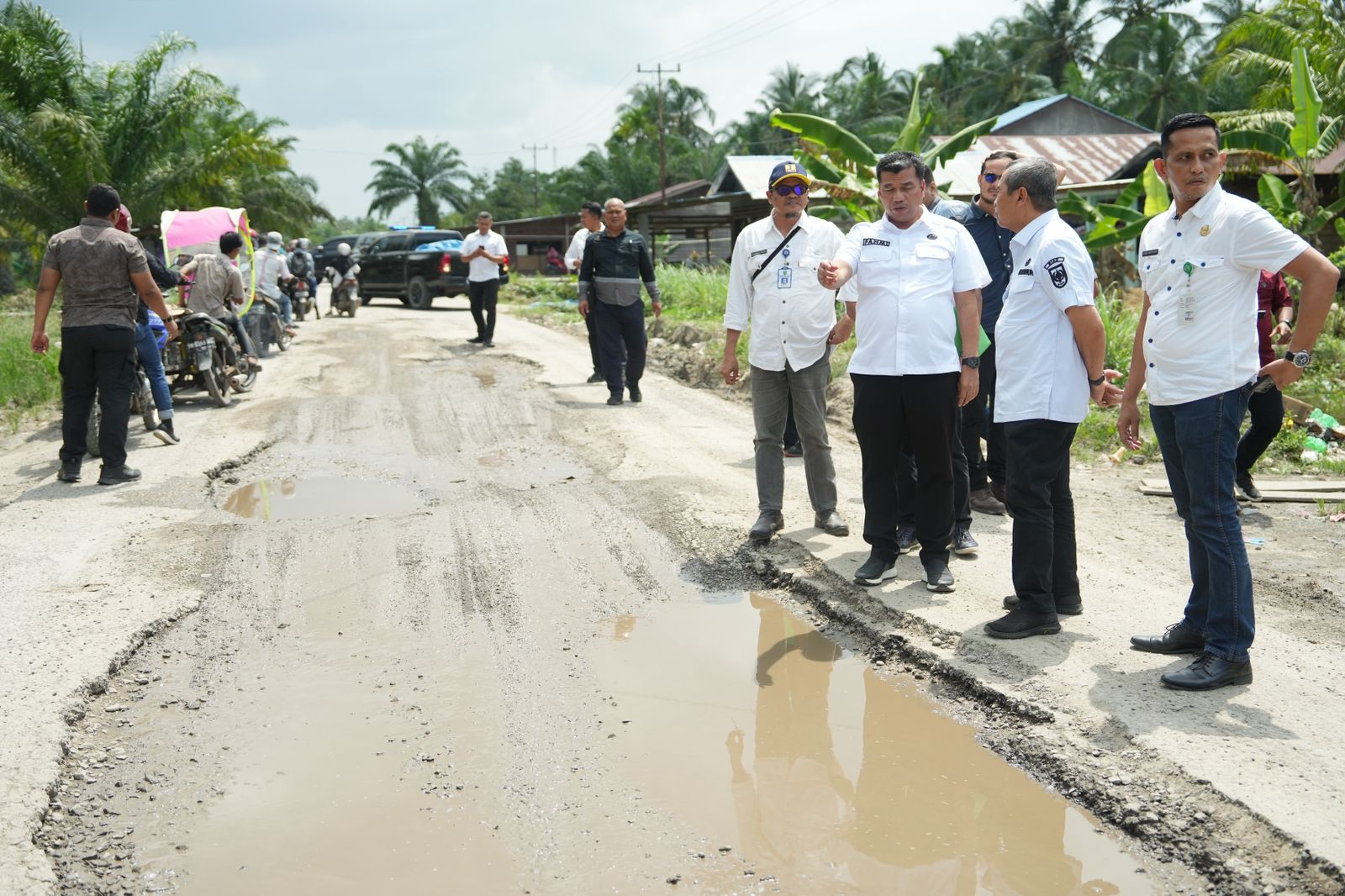 Terima Laporan, Gubernur Syamsuar Langsung Tinjau Jalan di Sinaboi