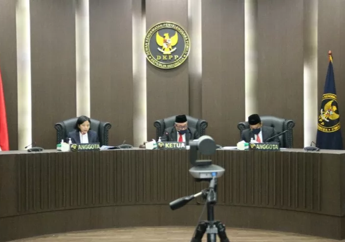 Melanggar Kode Etik, Anggota KPU Bengkalis dipecat