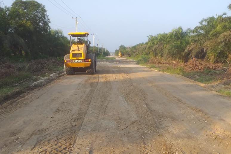 Pemprov Riau Perbaiki Jalan Provinsi di Teluk Meranti - Sebekek Pelalawan