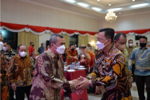 Penuh Keakraban, Gubri Hadiri Pisah Sambut Kajati Riau