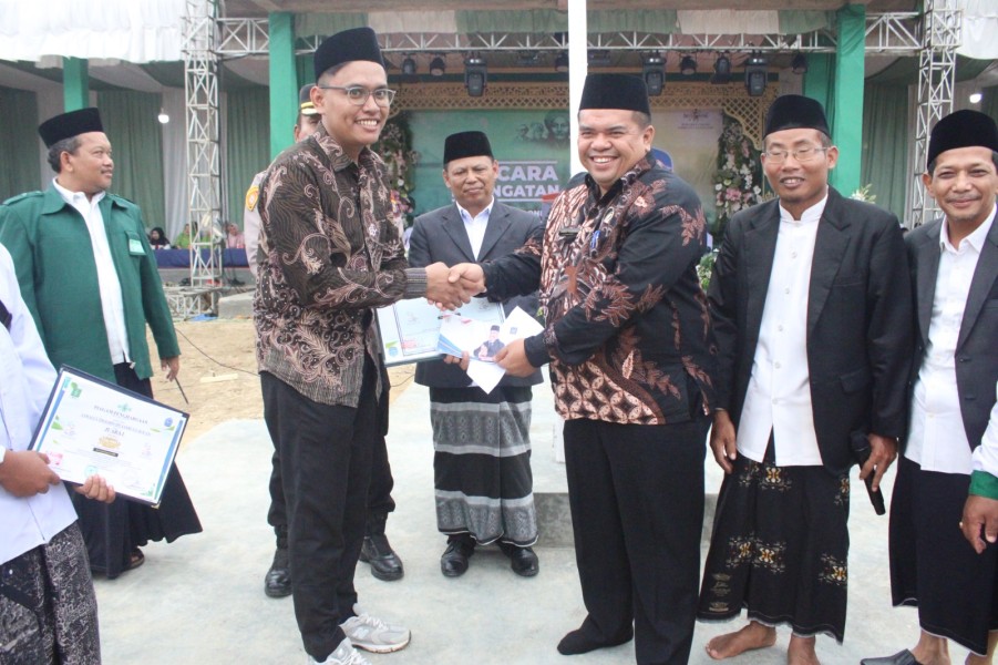 Ketua DPRD Inhu Hadiri Peringatan Hari Santri Nasional di Ponpes Nurul Hikmah Talang Jerinjing