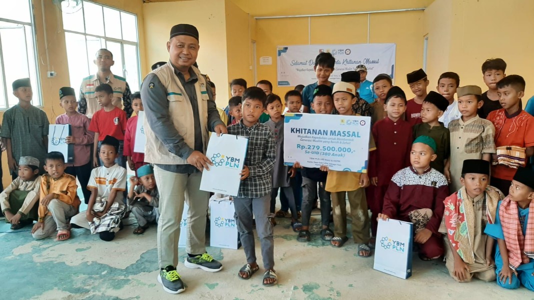 Ringankan Beban, YBM PLN UP3 Rengat Gelar Khitan Massal untuk Anak Dhuafa