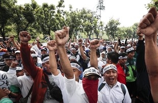 Gubernur se-Indonesia Desak Pusat Kaji Ulang Hapus Tenaga Honorer