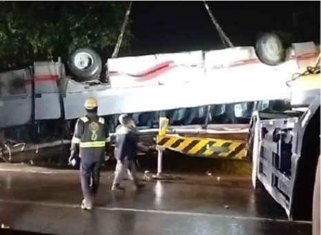 Bus Bawa 45 Pekerja Kontraktor PT RAPP di Pelalawan Terbalik