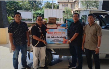 Salurkan 1,4 Ton Sembako ke Korban Banjir, Pj Bupati Kampar Apresiasi Kepedulian PalmCo Regional 3