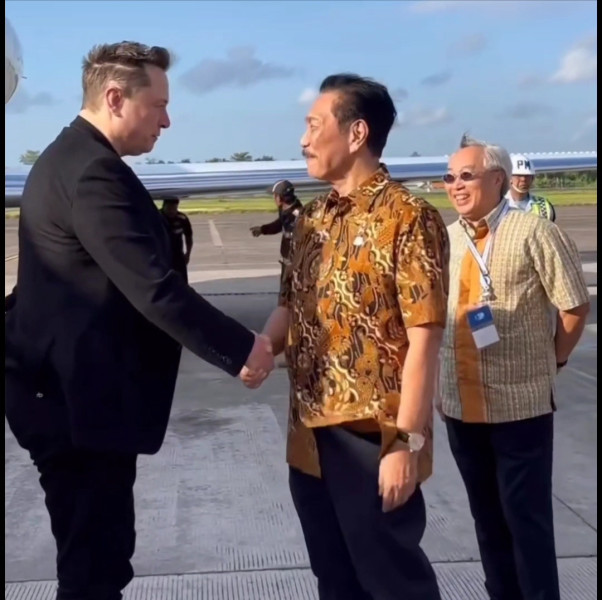 Tiba di Bali Dijemput Luhut, Elon Musk akan Resmikan Starlink Bareng Jokowi