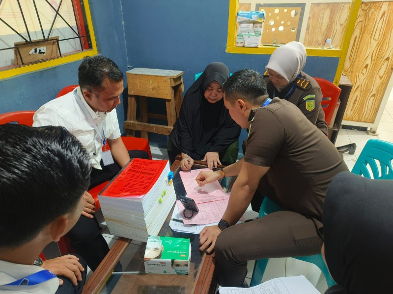 Berkas Lengkap, Polres Inhu Serahkan Tersangka Mak Gadih dan Barang Bukti Rp5,4 Miliar ke Kejaksaan