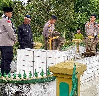Luar Biasa, Kapolres Dody Wirawijaya Ziarah ke Makam Raja-raja Indragiri